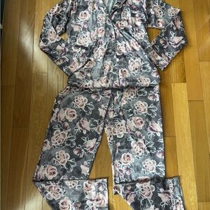 Victoria’s Secret Floral Satan Pajama Set - Gray and Pink Size Medium